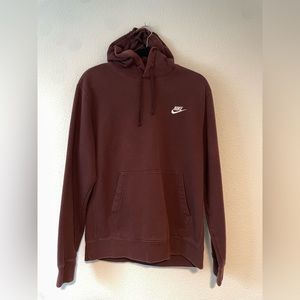 Nike Sportswear Club Fleece
Pullover Hoodie (Maroon)
